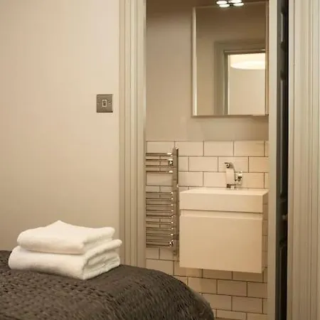 Artizan'S Nest - Central, Scandi Style Bath Exterior photo